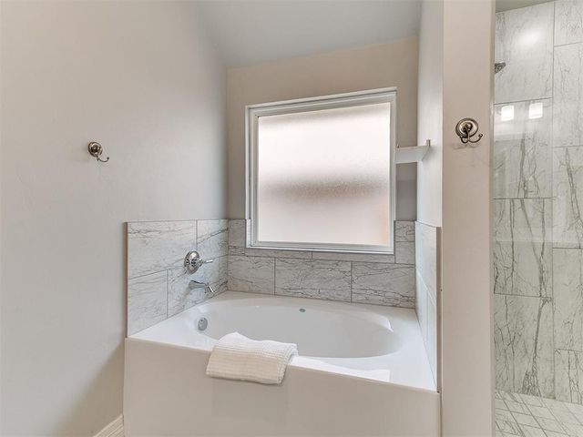 9204 Anaum Lane, Yukon, OK 73099