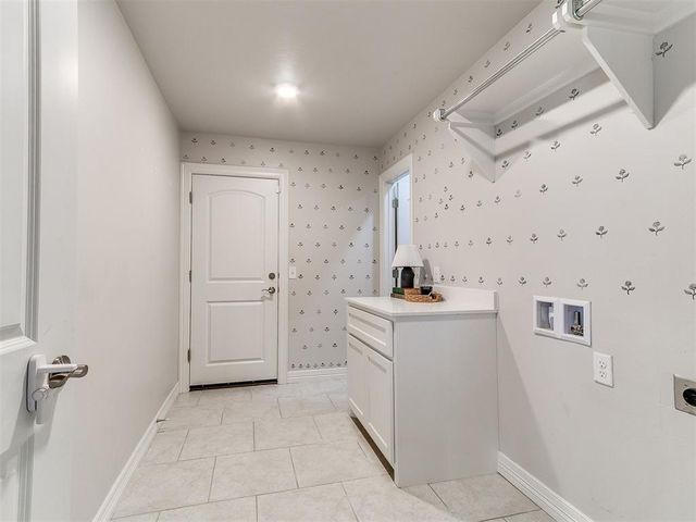 9204 Anaum Lane, Yukon, OK 73099