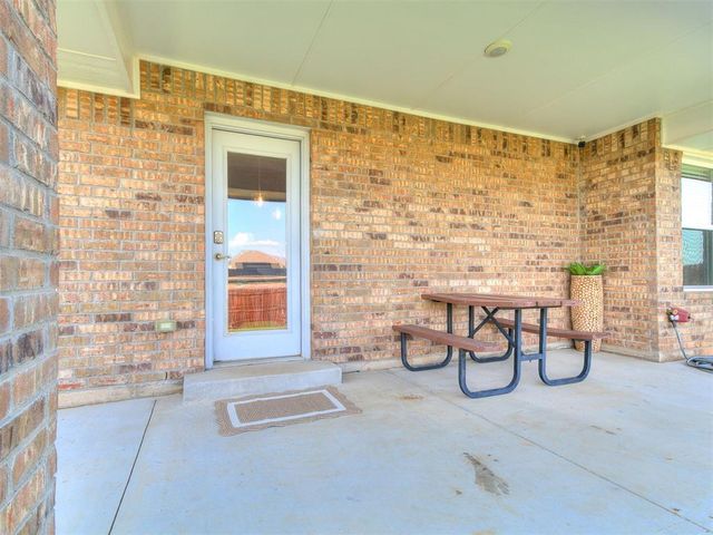 9204 Anaum Lane, Yukon, OK 73099