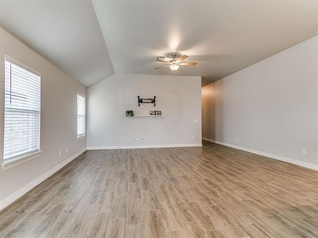 9204 Anaum Lane, Yukon, OK 73099