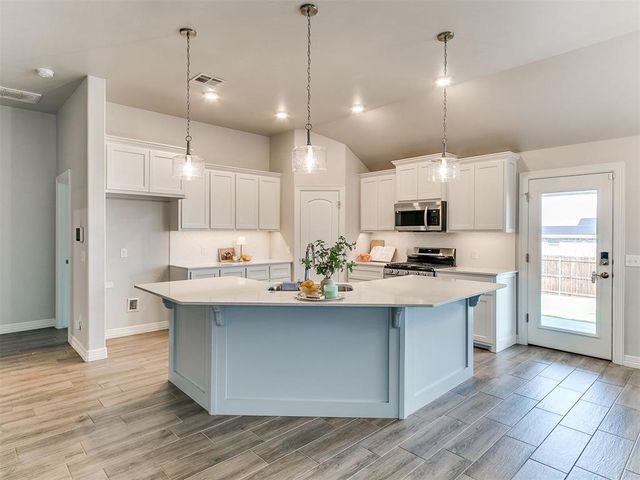 9204 Anaum Lane, Yukon, OK 73099