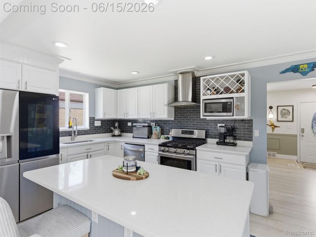 32155 Dover Avenue, Warren, MI 48088