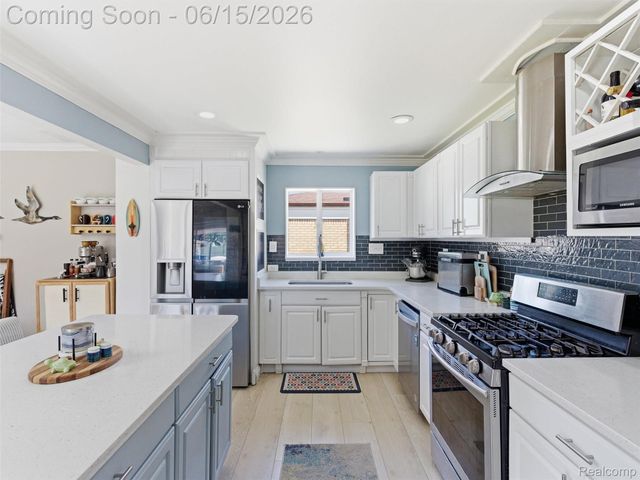 32155 Dover Avenue, Warren, MI 48088