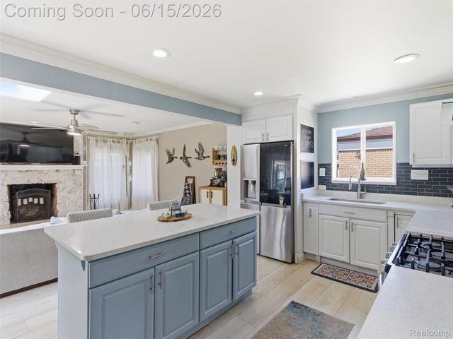 32155 Dover Avenue, Warren, MI 48088