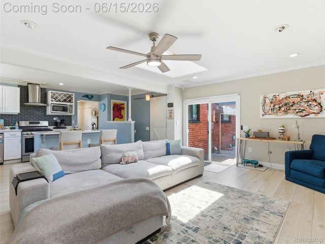 32155 Dover Avenue, Warren, MI 48088