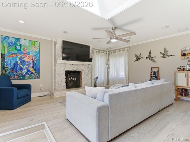 32155 Dover Avenue, Warren, MI 48088