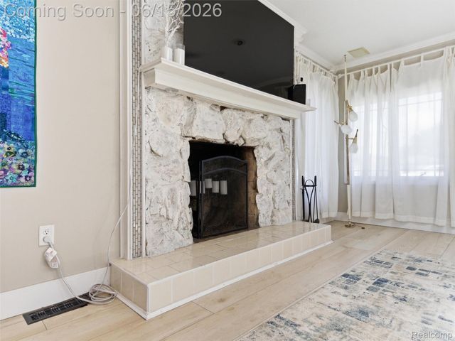 32155 Dover Avenue, Warren, MI 48088
