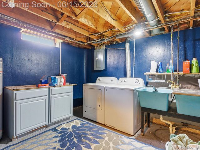 32155 Dover Avenue, Warren, MI 48088