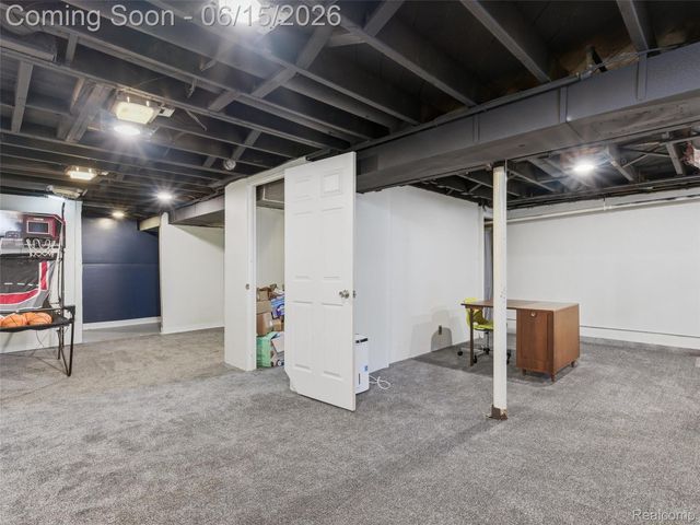32155 Dover Avenue, Warren, MI 48088