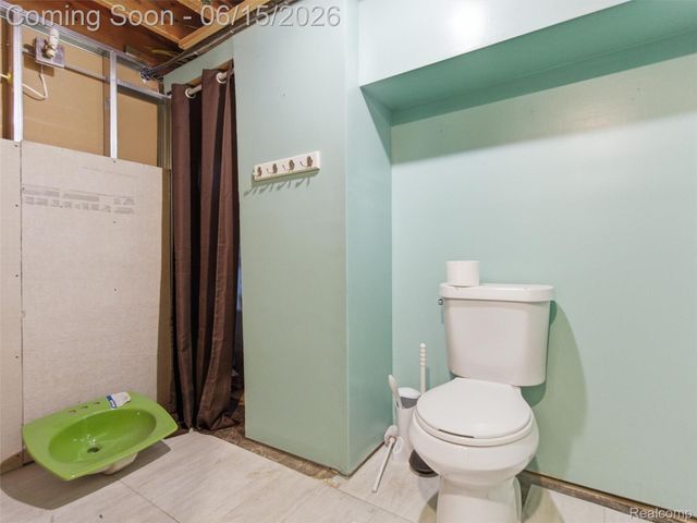 32155 Dover Avenue, Warren, MI 48088