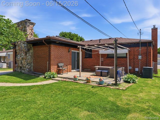 32155 Dover Avenue, Warren, MI 48088
