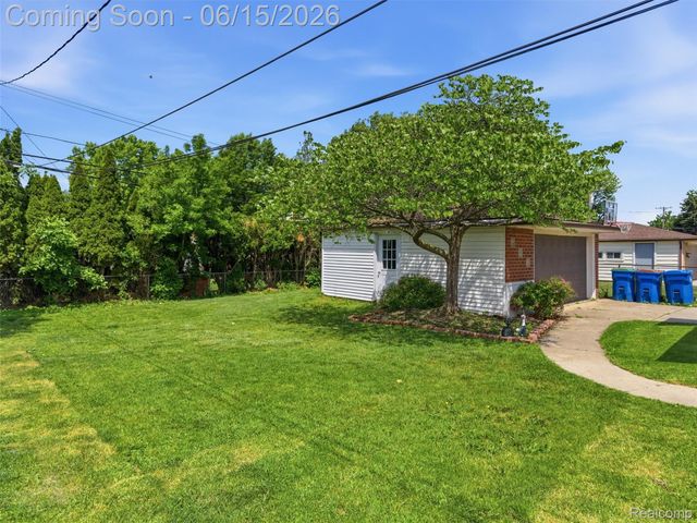 32155 Dover Avenue, Warren, MI 48088