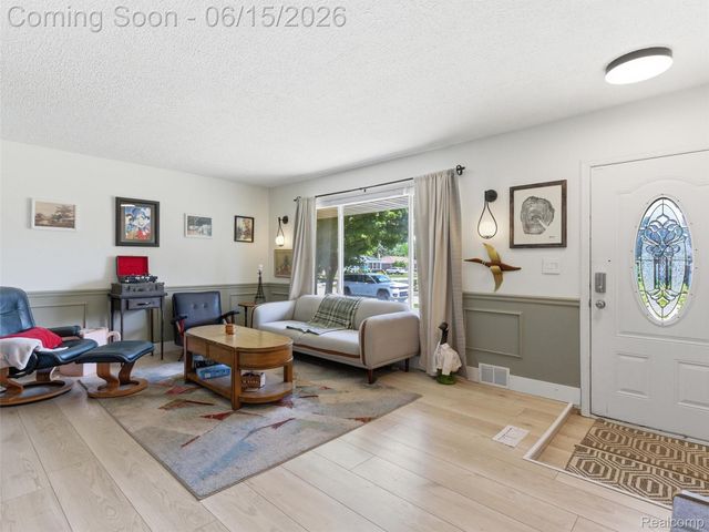 32155 Dover Avenue, Warren, MI 48088