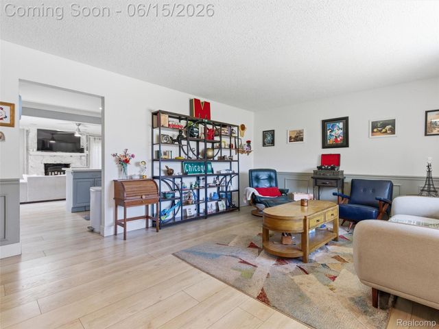 32155 Dover Avenue, Warren, MI 48088