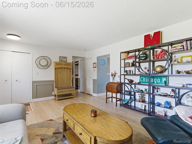 32155 Dover Avenue, Warren, MI 48088