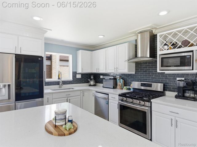 32155 Dover Avenue, Warren, MI 48088