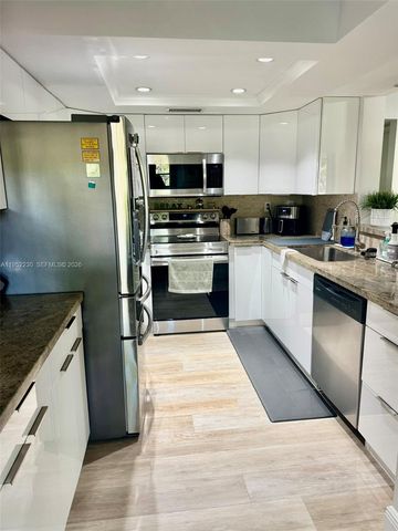 8810 SW 123rd Ct M202, Miami, FL 33186