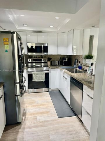 8810 SW 123rd Ct M202, Miami, FL 33186