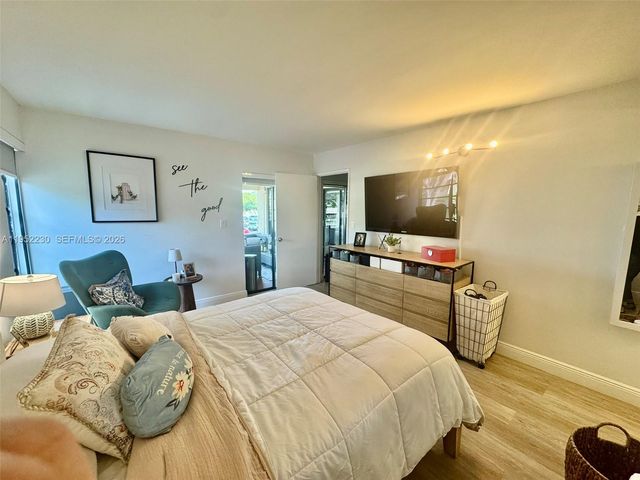 8810 SW 123rd Ct M202, Miami, FL 33186