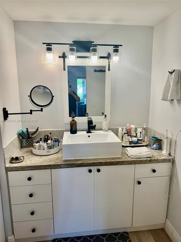 8810 SW 123rd Ct M202, Miami, FL 33186