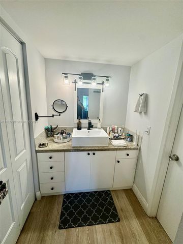 8810 SW 123rd Ct M202, Miami, FL 33186