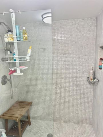 8810 SW 123rd Ct M202, Miami, FL 33186