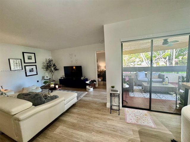 8810 SW 123rd Ct M202, Miami, FL 33186