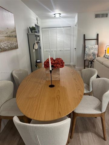 8810 SW 123rd Ct M202, Miami, FL 33186