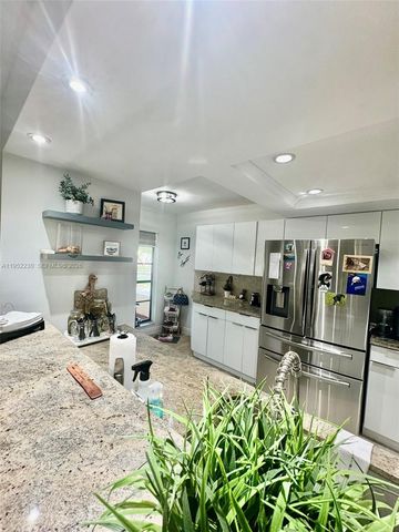 8810 SW 123rd Ct M202, Miami, FL 33186