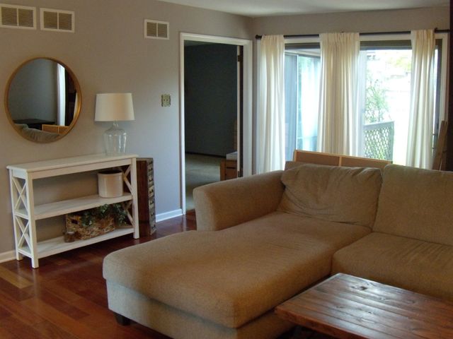 61 Westwood Square, Indian Head Park, IL 60525