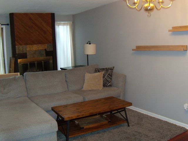 61 Westwood Square, Indian Head Park, IL 60525