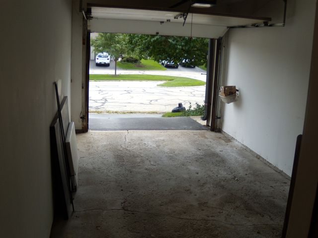 61 Westwood Square, Indian Head Park, IL 60525