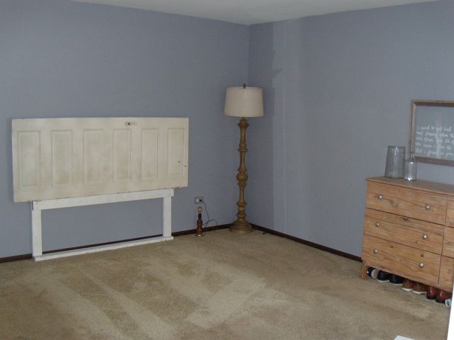 61 Westwood Square, Indian Head Park, IL 60525