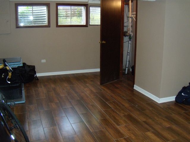 61 Westwood Square, Indian Head Park, IL 60525