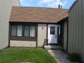 61 Westwood Square, Indian Head Park, IL 60525