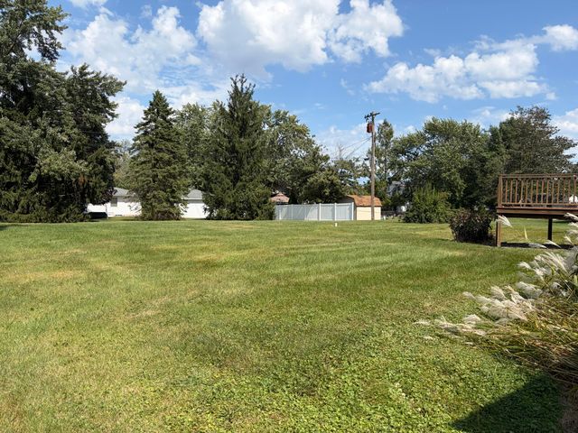12170 S Oakwood Drive, St. John, IN 46373