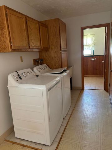12170 S Oakwood Drive, St. John, IN 46373