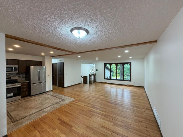 404 Cimarron Road, Apple Valley, MN 55124