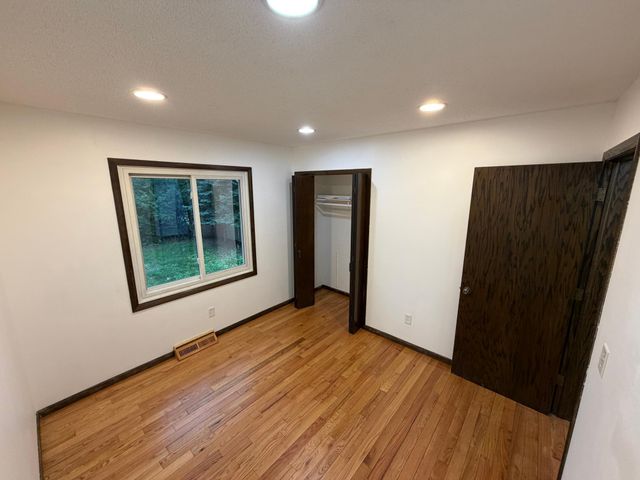 404 Cimarron Road, Apple Valley, MN 55124