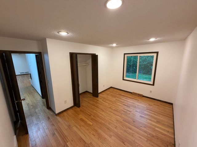 404 Cimarron Road, Apple Valley, MN 55124