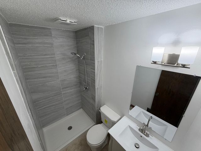 404 Cimarron Road, Apple Valley, MN 55124
