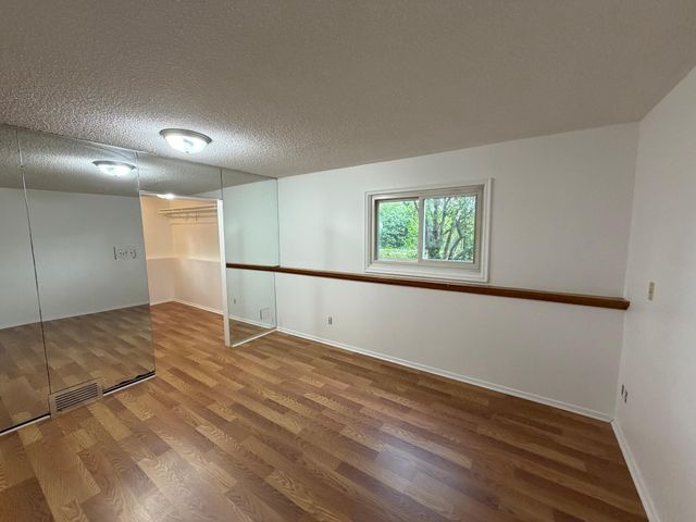 404 Cimarron Road, Apple Valley, MN 55124