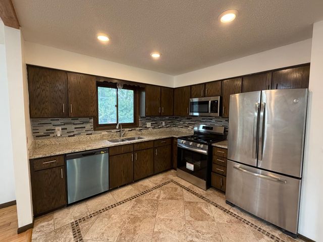 404 Cimarron Road, Apple Valley, MN 55124