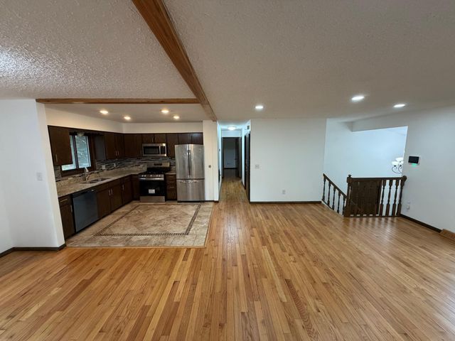 404 Cimarron Road, Apple Valley, MN 55124
