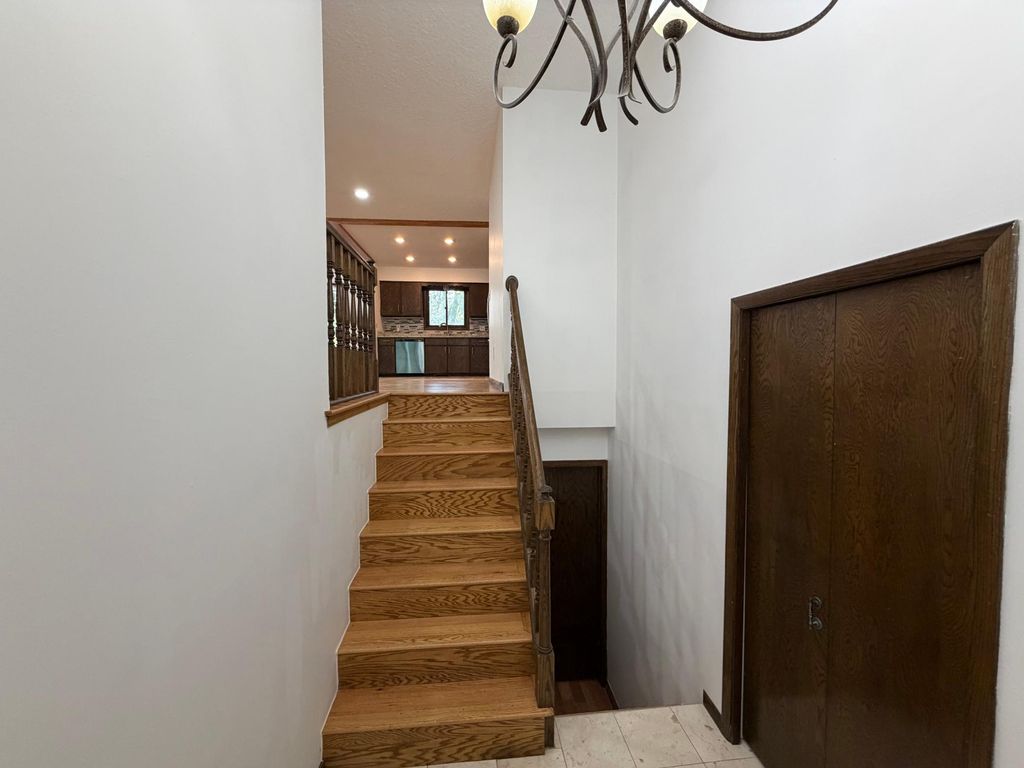 404 Cimarron Road, Apple Valley, MN 55124 — photo 2