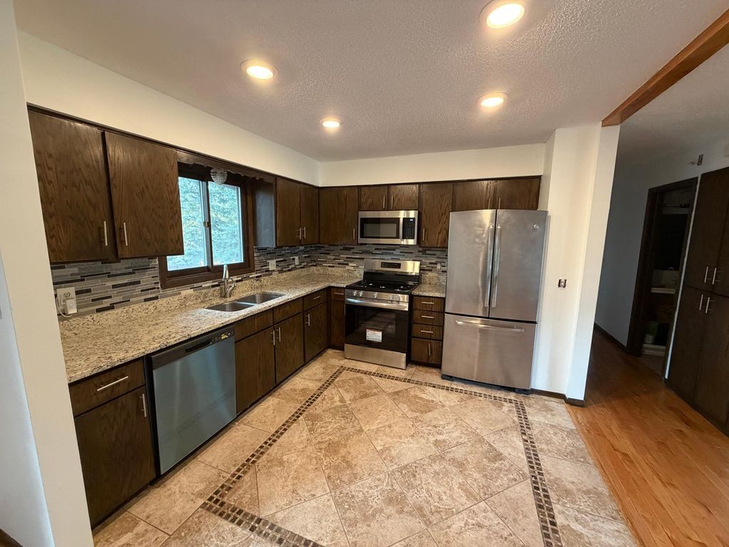404 Cimarron Road, Apple Valley, MN 55124 — photo 4