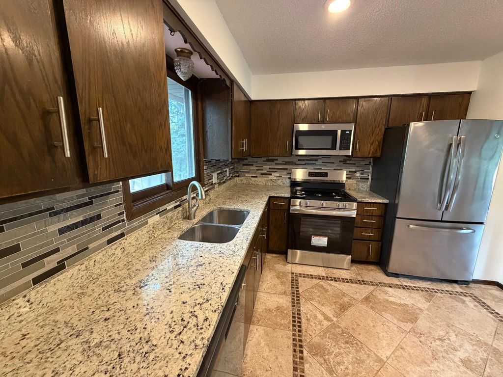 404 Cimarron Road, Apple Valley, MN 55124 — photo 5