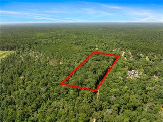 60 Fomby Road, Willis, TX 77378