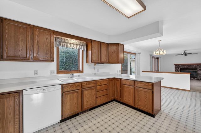 5758 Modernaire Street, Fitchburg, WI 53711