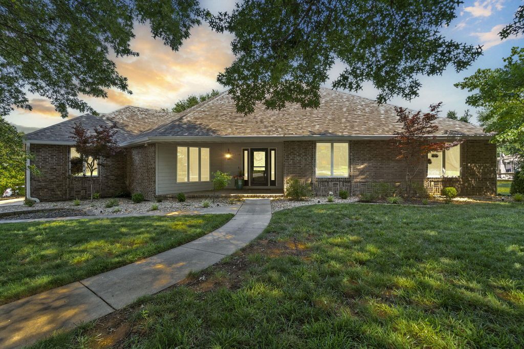 1320 South Raintree Place, Springfield, MO 65809